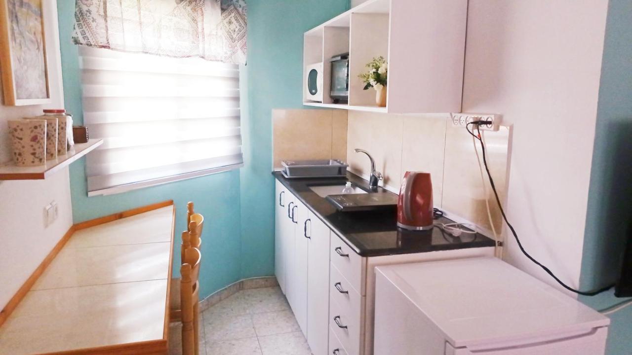 Jordan Valley One Room Apartment Menaẖemya Exteriör bild