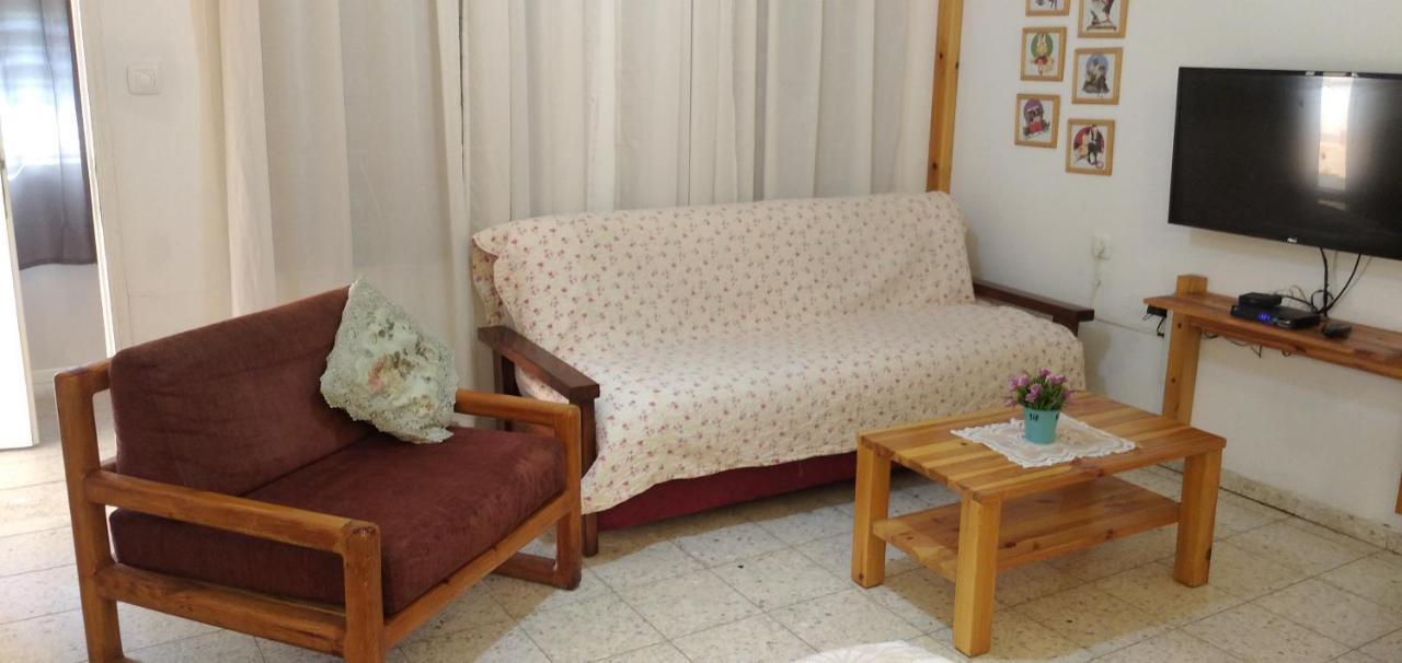 Jordan Valley One Room Apartment Menaẖemya Exteriör bild