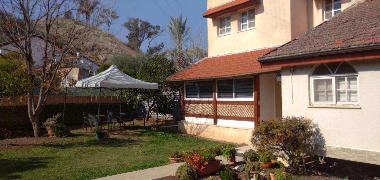 Jordan Valley One Room Apartment Menaẖemya Exteriör bild