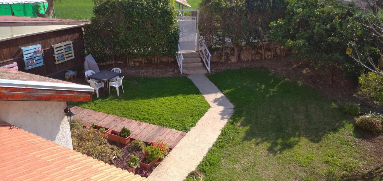 Jordan Valley One Room Apartment Menaẖemya Exteriör bild