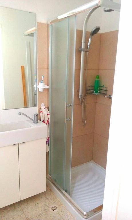Jordan Valley One Room Apartment Menaẖemya Exteriör bild