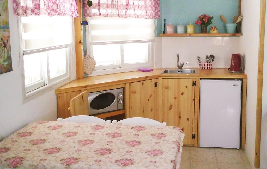 Jordan Valley One Room Apartment Menaẖemya Exteriör bild